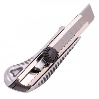 Будкрам купить Нож с ломающимся лезвием 18мм, с металлической направляющей, противоскользящий корпус, с винтовой фиксацией лезвия. INTERTOOL HT-0507 Нож с ломающимся лезвием 18мм, с металлической направляющей, противоскользящий корпус, с винтовой фиксацией лезвия. INTERTOOL HT-0507 2