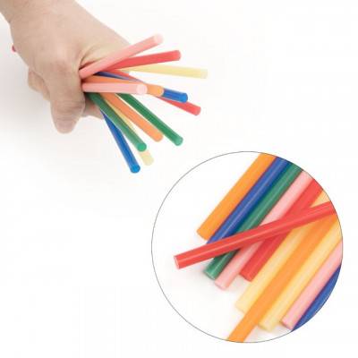 Будкрам купить Комплект цветных клеевых стержней 7.4мм*200мм, 12шт INTERTOOL RT-1032 Комплект цветных клеевых стержней 7.4мм*200мм, 12шт INTERTOOL RT-1032 4