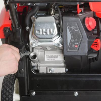 Будкрам купить Снегоуборщик бензиновый, 4-х тактный двигатель 2.2 HP / 1,65 кВт, рабочая ширина 460 мм, с регулировкой направления выброса снега INTERTOOL SN-4000 Снегоуборщик бензиновый, 4-х тактный двигатель 2.2 HP / 1,65 кВт, рабочая ширина 460 мм, с регулировкой направления выброса снега INTERTOOL SN-4000 7