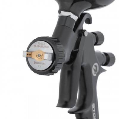 Будкрам купить Краскопульт пневматический HVLP BLACK M-DIAMOND профессиональный, форсунка 1.3 мм, верхний пластиковый бачок 600 мл STORM Краскопульт пневматический HVLP BLACK M-DIAMOND профессиональный, форсунка 1.3 мм, верхний пластиковый бачок 600 мл STORM 2