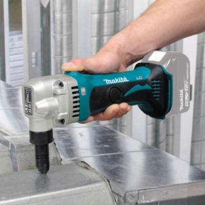 Будкрам купити Акумуляторні висічні ножиці DJN161RFJ, LXT, 18В, 3Ачх2 шт, DC18RС, Makpac, 1,6 мм Акумуляторні висічні ножиці DJN161RFJ, LXT, 18В, 3Ачх2 шт, DC18RС, Makpac, 1,6 мм 3