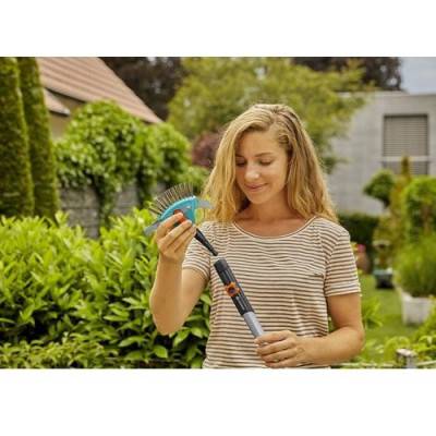 Будкрам купить Очиститель щелей с ножом и щеткой Gardena Combisystem стальной 3-в-1 Очиститель щелей с ножом и щеткой Gardena Combisystem стальной 3-в-1 3