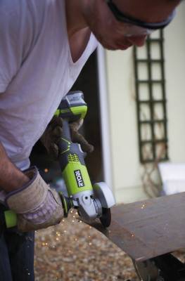 Будкрам купить Аккумуляторная шлифмашина угловая Ryobi ONE+ R18AG-0 (без АКБ и ЗУ) Аккумуляторная шлифмашина угловая Ryobi ONE+ R18AG-0 (без АКБ и ЗУ) 3