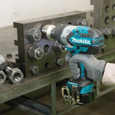 Будкрам купить Аккумуляторный ударный гайковерт Makita DTW1001Z Аккумуляторный ударный гайковерт Makita DTW1001Z 3