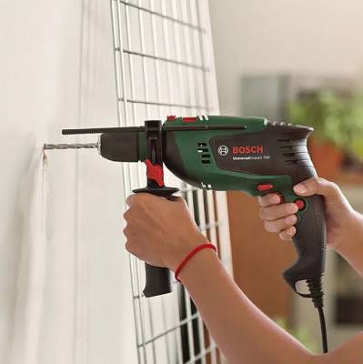 Будкрам купить Дрель ударная Bosch UniversalImpact 700, в чемодане с набором сверл и бит  Дрель ударная Bosch UniversalImpact 700, в чемодане с набором сверл и бит  3