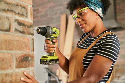 Будкрам купить Аккумуляторный шуруповерт-дрель RYOBI R18PD3-220TAH с набором ручного инструмента и оснасткой (5133005506) Аккумуляторный шуруповерт-дрель RYOBI R18PD3-220TAH с набором ручного инструмента и оснасткой (5133005506) 3