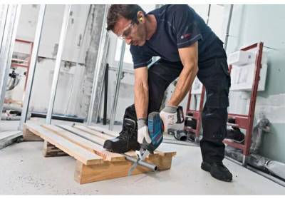 Будкрам купити Bosch Пилка акумуляторна GSA 18V-LI, 1х4.0 A*г, ЗП Код Bosch Пилка акумуляторна GSA 18V-LI, 1х4.0 A*г, ЗП Код 5