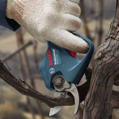 Будкрам купити Акумуляторні садові ножиці Bosch Professional Pro Pruner, 2 акб та з/п Акумуляторні садові ножиці Bosch Professional Pro Pruner, 2 акб та з/п 3