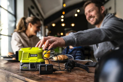 Будкрам купить Инвертор напряжения аккумуляторный Ryobi ONE+ RY18BI150A-0, 220 Вольт, 150Вт/300Вт пиковая, (без АКБ и ЗУ) Инвертор напряжения аккумуляторный Ryobi ONE+ RY18BI150A-0, 220 Вольт, 150Вт/300Вт пиковая, (без АКБ и ЗУ) 7