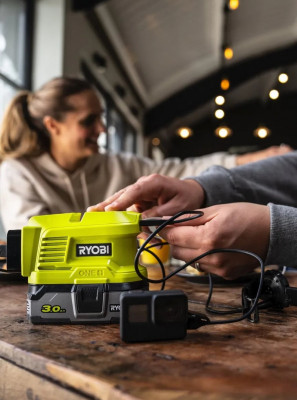 Будкрам купить Инвертор напряжения аккумуляторный Ryobi ONE+ RY18BI150A-0, 220 Вольт, 150Вт/300Вт пиковая, (без АКБ и ЗУ) Инвертор напряжения аккумуляторный Ryobi ONE+ RY18BI150A-0, 220 Вольт, 150Вт/300Вт пиковая, (без АКБ и ЗУ) 2