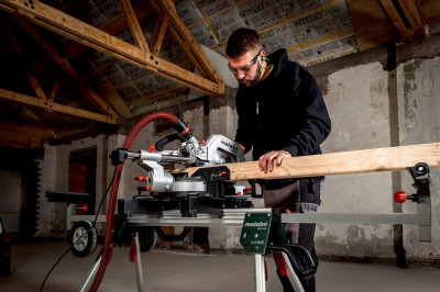 Будкрам купити Metabo Пила торцювальна KGS 216 M з протяжкою, 1200Вт, диск 215мм, пропил 70/40мм, 13/4кг Metabo Пила торцювальна KGS 216 M з протяжкою, 1200Вт, диск 215мм, пропил 70/40мм, 13/4кг 4