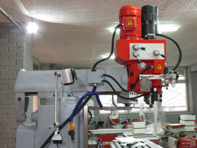 Будкрам купити Фрезерний верстат Holzmann BF 1000DDRO Фрезерний верстат Holzmann BF 1000DDRO 8