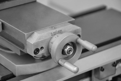 Будкрам купити Універсальний токарний верстат CORMAK 310x900 (TU3109V) Універсальний токарний верстат CORMAK 310x900 (TU3109V) 2