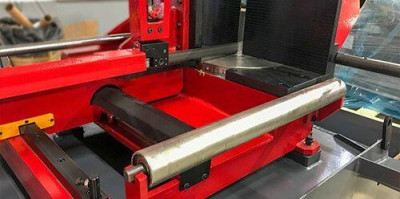 Будкрам купить Полуавтоматическая двухколонная ленточная пила по металлу Karmetal KDG 560x1050 DM Полуавтоматическая двухколонная ленточная пила по металлу Karmetal KDG 560x1050 DM 3