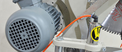 Будкрам купити Ручна торцювальна пилка для різання алюмінію Tugra Makina DK 400 Ручна торцювальна пилка для різання алюмінію Tugra Makina DK 400 3