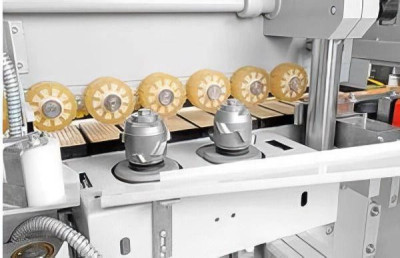 Будкрам купити Кромкооблицювальний верстат Robland KM 575 Кромкооблицювальний верстат Robland KM 575 4