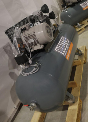 Будкрам купити Компресор поршневий WALTER GK 880-5,5/500 P Компресор поршневий WALTER GK 880-5,5/500 P 7