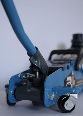 Будкрам купити Гідравлічний автомобільний домкрат TAGRED TA285 Гідравлічний автомобільний домкрат TAGRED TA285 3