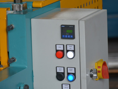 Будкрам купити Гільйотинні ножиці Ckemsa ERGM 1520 × 2,0 мм Гільйотинні ножиці Ckemsa ERGM 1520 × 2,0 мм 5