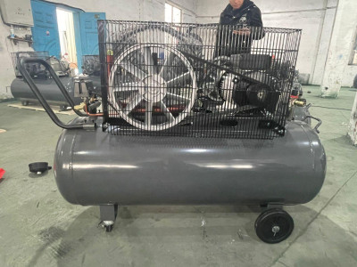 Будкрам купити Поршневий компресор MAST VA90/200L 220V Поршневий компресор MAST VA90/200L 220V 2