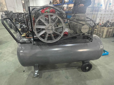 Будкрам купити Поршневий компресор MAST VA90/200L 400 Поршневий компресор MAST VA90/200L 400 3