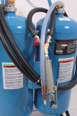 Будкрам купити Піскоструминний пристрій з баком Bass Polska BP-4252 Піскоструминний пристрій з баком Bass Polska BP-4252 4