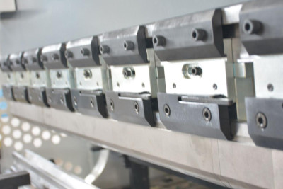 Будкрам купить Гидравлический листогибочный пресс с ЧПУ Isitan EDGEBENDER 31135 NC Гидравлический листогибочный пресс с ЧПУ Isitan EDGEBENDER 31135 NC 4