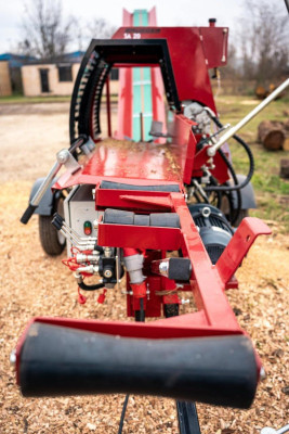 Будкрам купити Напівавтоматична машина для різання та розколу дров Brugger SA38 Напівавтоматична машина для різання та розколу дров Brugger SA38 4