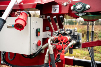 Будкрам купити Напівавтоматична машина для різання та розколу дров Brugger SA38 Напівавтоматична машина для різання та розколу дров Brugger SA38 8