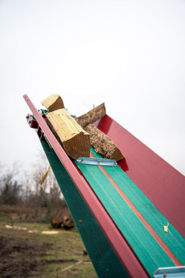 Будкрам купити Напівавтоматична машина для різання та розколу дров Brugger SA38 Напівавтоматична машина для різання та розколу дров Brugger SA38 9