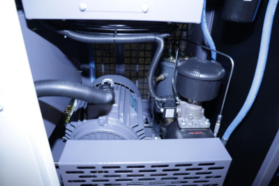 Будкрам купити Гвинтовий компресор Mast LZN-10 COMBO inverter (Осушувач + ресивер 300 л) Гвинтовий компресор Mast LZN-10 COMBO inverter (Осушувач + ресивер 300 л) 7