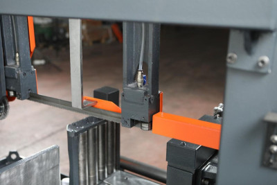 Будкрам купити Автоматична двоколонна стрічкова пилка DISPA MAKINA D-O 550 Автоматична двоколонна стрічкова пилка DISPA MAKINA D-O 550 4