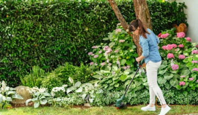 Будкрам купить Bosch Триммер садовый аккумуляторный UniversalGrassCut 18V-26 26см 2.3кг (без АКБ и ЗУ) Bosch Триммер садовый аккумуляторный UniversalGrassCut 18V-26 26см 2.3кг (без АКБ и ЗУ) 2