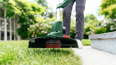 Будкрам купить Bosch Триммер садовый аккумуляторный UniversalGrassCut 18V-260 1х2.5А·час 26см 2.3кг Bosch Триммер садовый аккумуляторный UniversalGrassCut 18V-260 1х2.5А·час 26см 2.3кг 9
