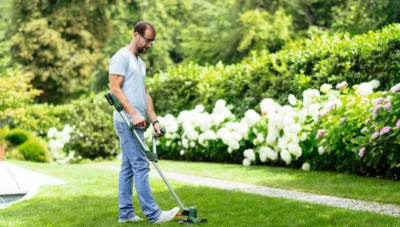 Будкрам купить Bosch Триммер садовый аккумуляторный UniversalGrassCut 18V-260 1х2.5А·час 26см 2.3кг Bosch Триммер садовый аккумуляторный UniversalGrassCut 18V-260 1х2.5А·час 26см 2.3кг 7