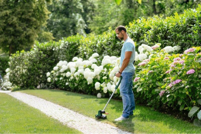 Будкрам купить Bosch Триммер садовый аккумуляторный UniversalGrassCut 18V-260 1х2.5А·час 26см 2.3кг Bosch Триммер садовый аккумуляторный UniversalGrassCut 18V-260 1х2.5А·час 26см 2.3кг 6