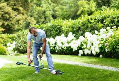 Будкрам купить Bosch Триммер садовый аккумуляторный UniversalGrassCut 18V-260 1х2.5А·час 26см 2.3кг Bosch Триммер садовый аккумуляторный UniversalGrassCut 18V-260 1х2.5А·час 26см 2.3кг 5
