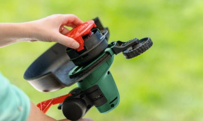 Будкрам купить Bosch Триммер садовый аккумуляторный UniversalGrassCut 18V-260 1х2.5А·час 26см 2.3кг Bosch Триммер садовый аккумуляторный UniversalGrassCut 18V-260 1х2.5А·час 26см 2.3кг 4