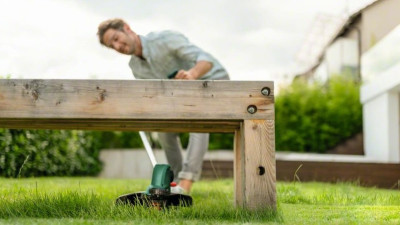 Будкрам купить Bosch Триммер садовый аккумуляторный UniversalGrassCut 18V-260 1х2.5А·час 26см 2.3кг Bosch Триммер садовый аккумуляторный UniversalGrassCut 18V-260 1х2.5А·час 26см 2.3кг 2