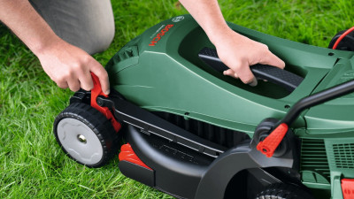 Будкрам купить Газонокосилка сетевая Bosch UniversalRotak 34-405 1300Вт 34см 40л 27-50мм 11кг Газонокосилка сетевая Bosch UniversalRotak 34-405 1300Вт 34см 40л 27-50мм 11кг 3