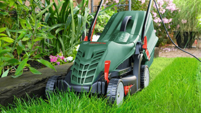 Будкрам купить Газонокосилка сетевая Bosch UniversalRotak 37-555 1400Вт 37см 40л 27-50мм 15.5кг Газонокосилка сетевая Bosch UniversalRotak 37-555 1400Вт 37см 40л 27-50мм 15.5кг 5
