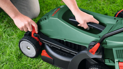 Будкрам купить Газонокосилка сетевая Bosch UniversalRotak 37-555 1400Вт 37см 40л 27-50мм 15.5кг Газонокосилка сетевая Bosch UniversalRotak 37-555 1400Вт 37см 40л 27-50мм 15.5кг 6