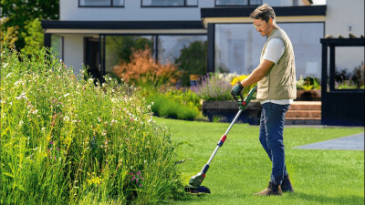 Будкрам купить Триммер садовый аккумуляторный Bosch UniversalGrassCut 18V-26-500 1х2.5А·час 26см ЗП AL 18V-20 3.5кг Триммер садовый аккумуляторный Bosch UniversalGrassCut 18V-26-500 1х2.5А·час 26см ЗП AL 18V-20 3.5кг 3